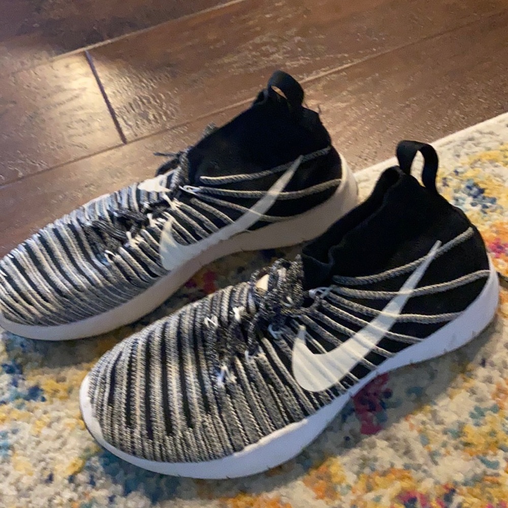 Nike mens shoe
